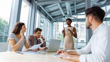 Empresarios en una reunión
